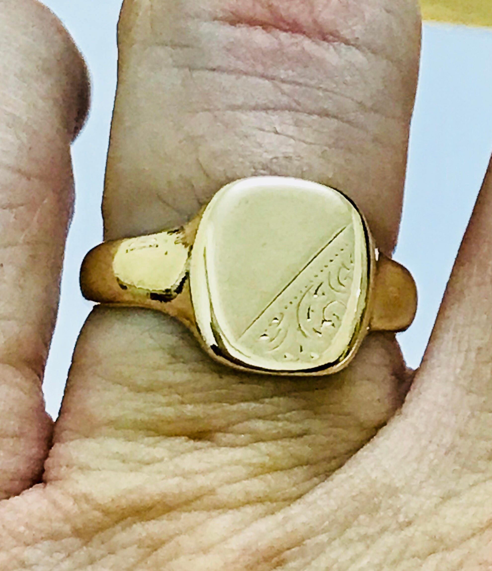 Lovely vintage 9ct yellow gold Mens ring Birmingham 1980