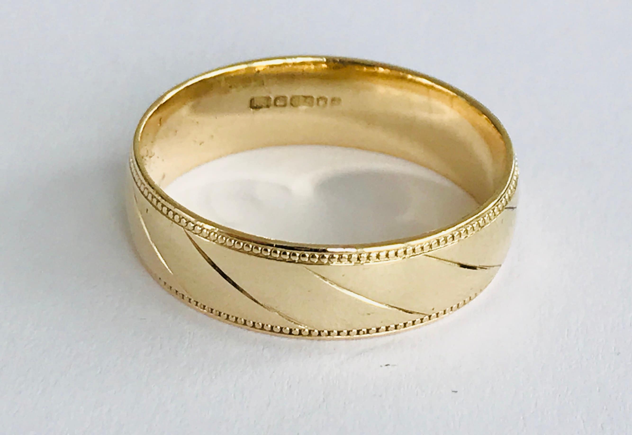 Stunning vintage  9ct yellow gold Men s  wedding  ring  