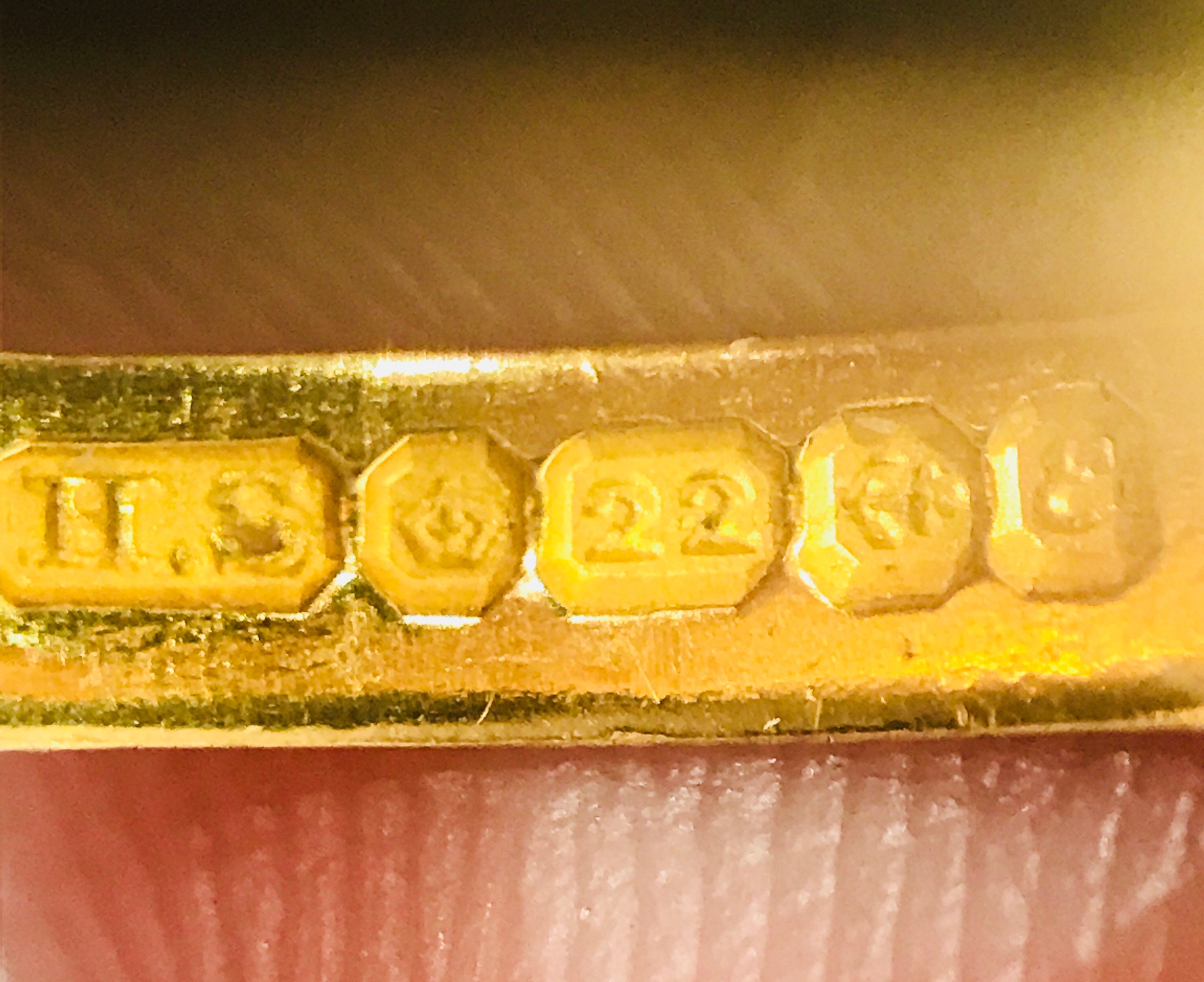 22ct gold wedding ring vintage and hallmarked Birmingham 1979