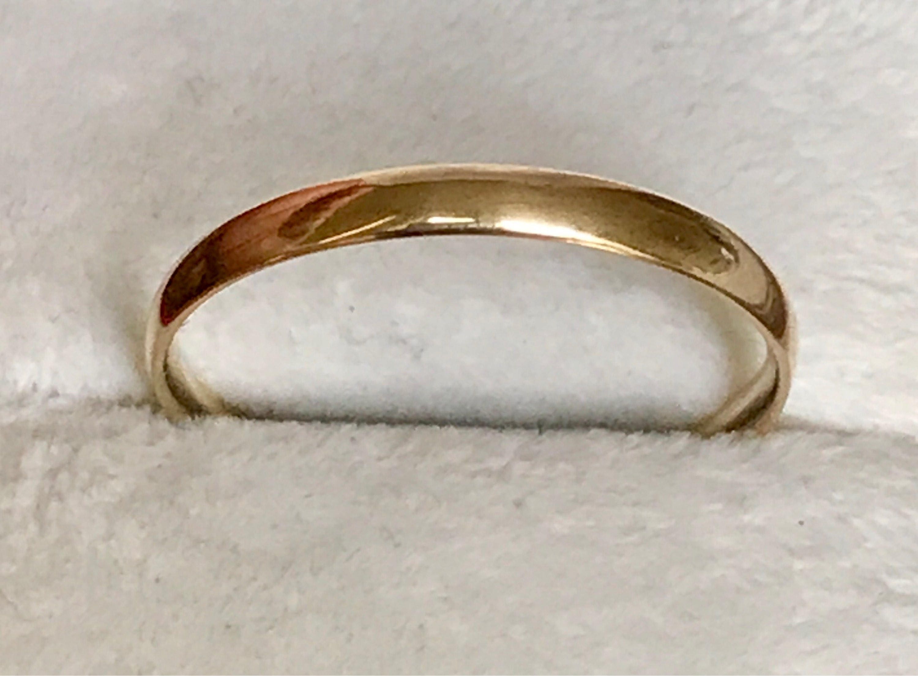 SALE*** Vintage 9ct yellow gold Men�s narrow wedding ring