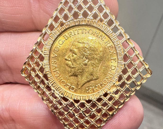Vintage 18 inch 9ct gold full Sovereign pendant necklace (Sovereign not included)