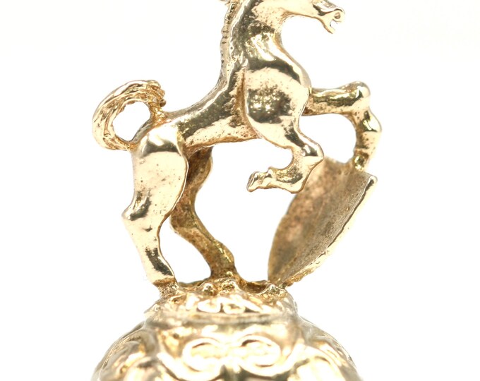 Superb vintage 9ct gold and Onyx Horse fob - hallmarked London 1972 - 5.5gms