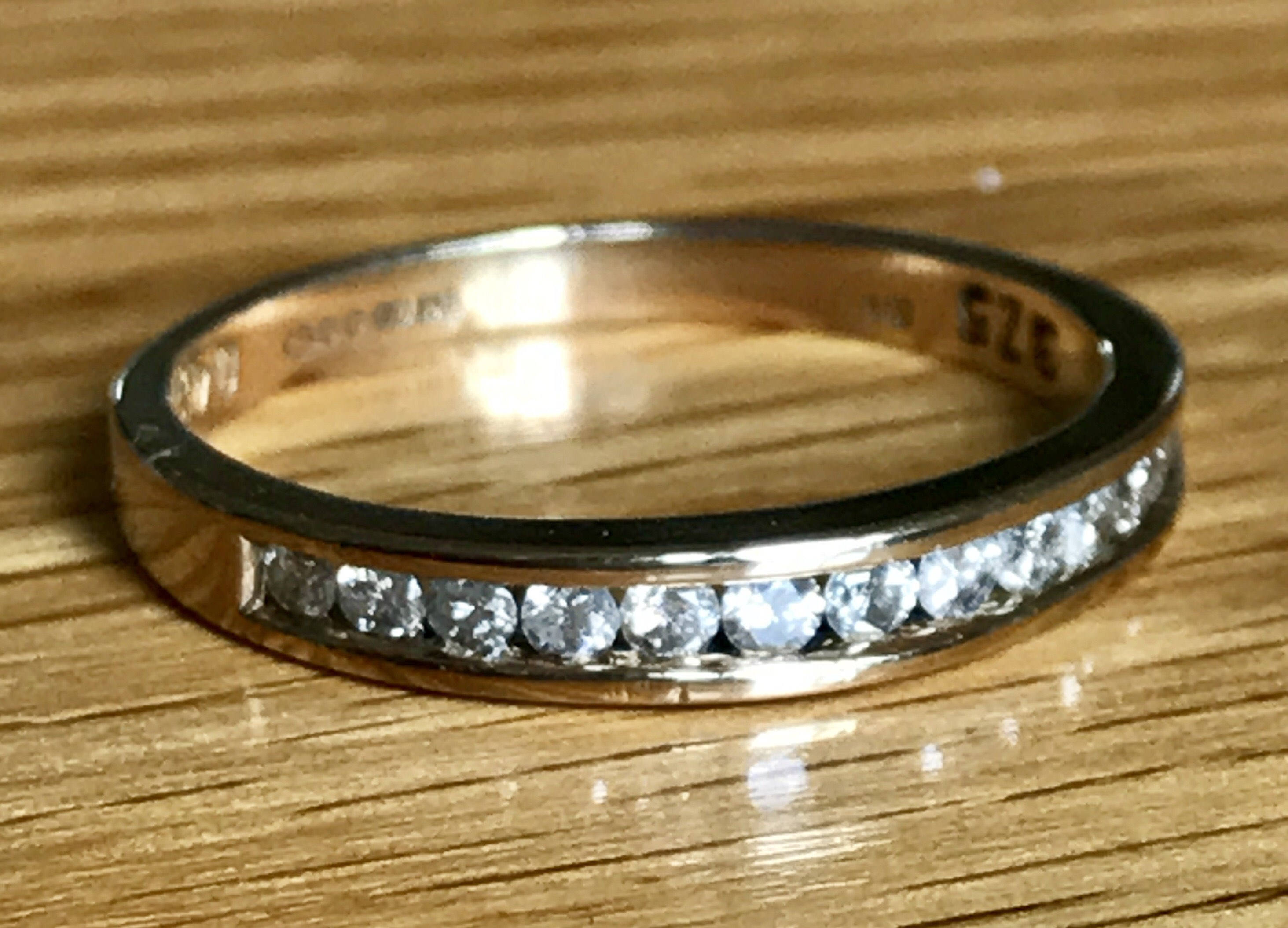 Stunning vintage 9ct gold 0.33ct diamond engagement / eternity ring - 1997