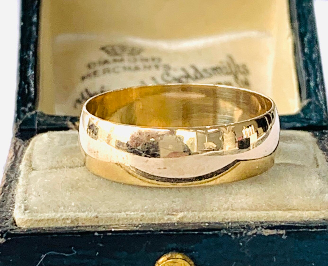 Vintage 9ct gold wedding ring - hallmarked Birmingham 1970 - size P - 7 1/2