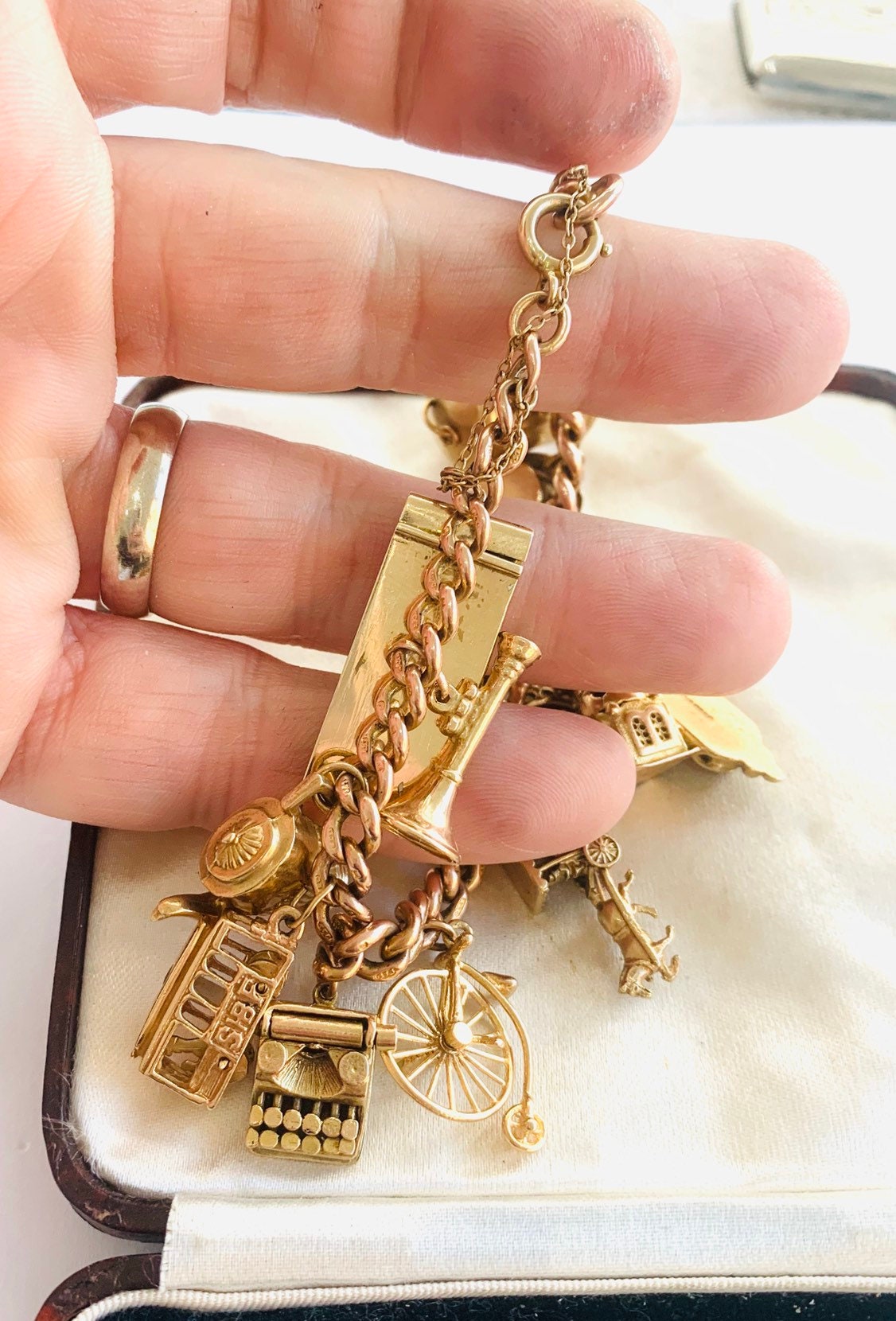 Stunning heavy antique 9ct rose gold bracelet with 12 vintage gold