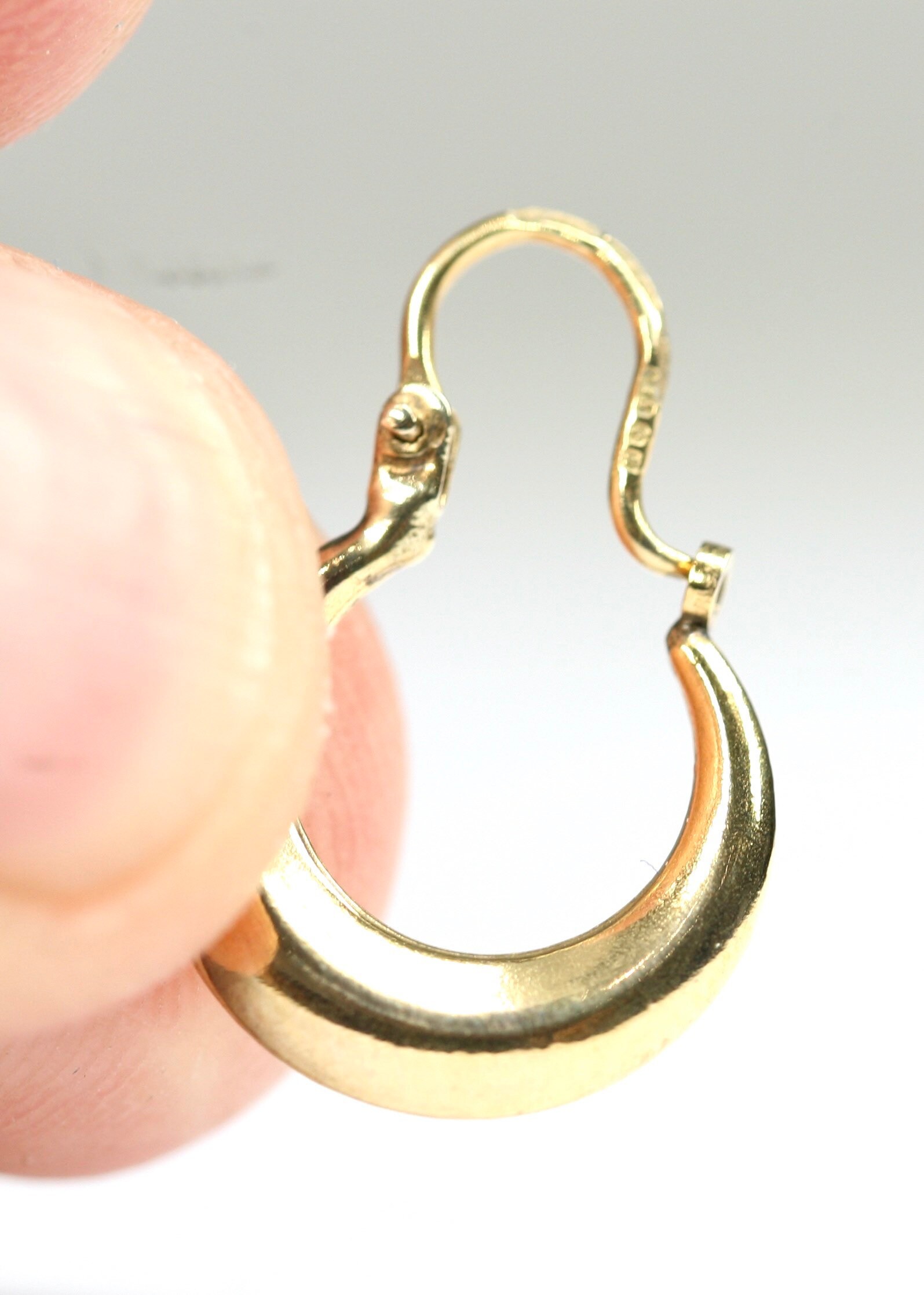 9ct Yellow Gold Creole Earrings – Unbranded, No Stone, New With Packaging