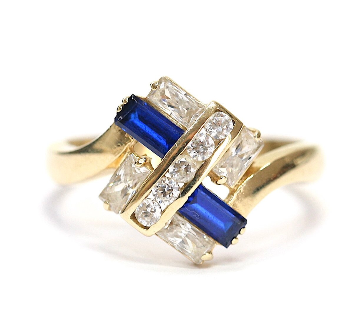 Sparkling vintage 14ct gold Sapphire statement ring fully hallmarked