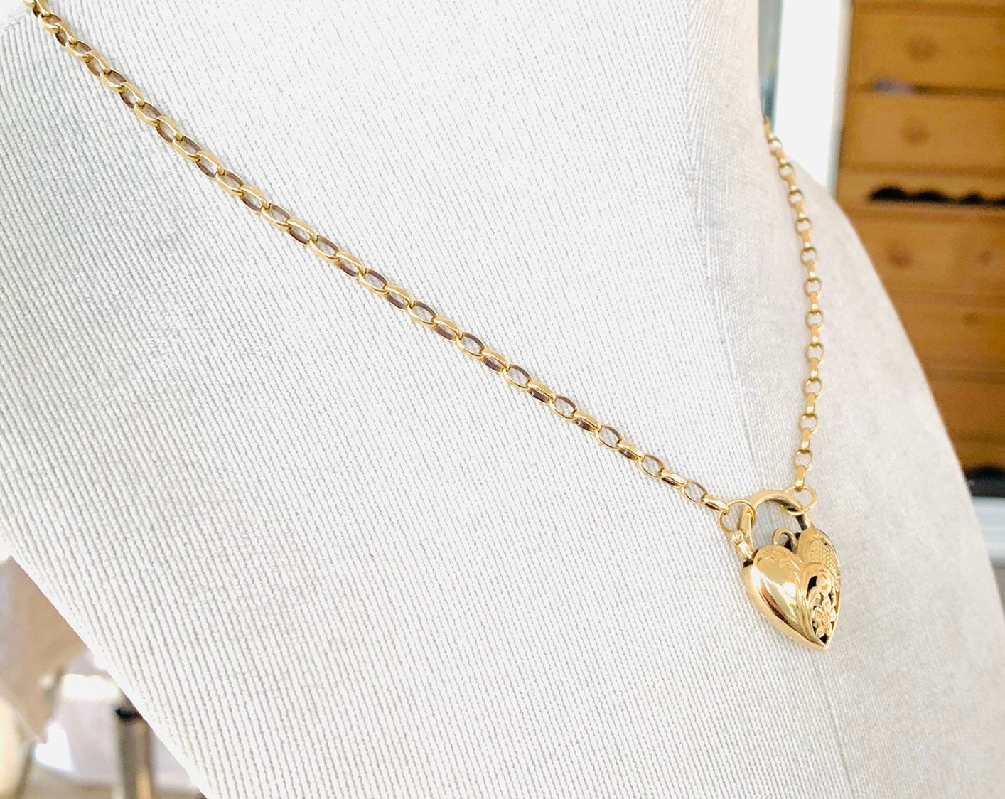 Superb large heavy vintage 9ct yellow gold 18 inch Padlock necklace