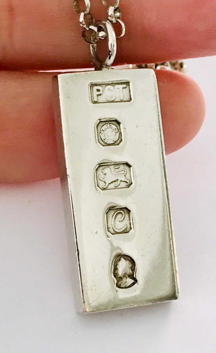 Stunning vintage Queen Elizabeth II Silver Jubilee Sterling Silver 24