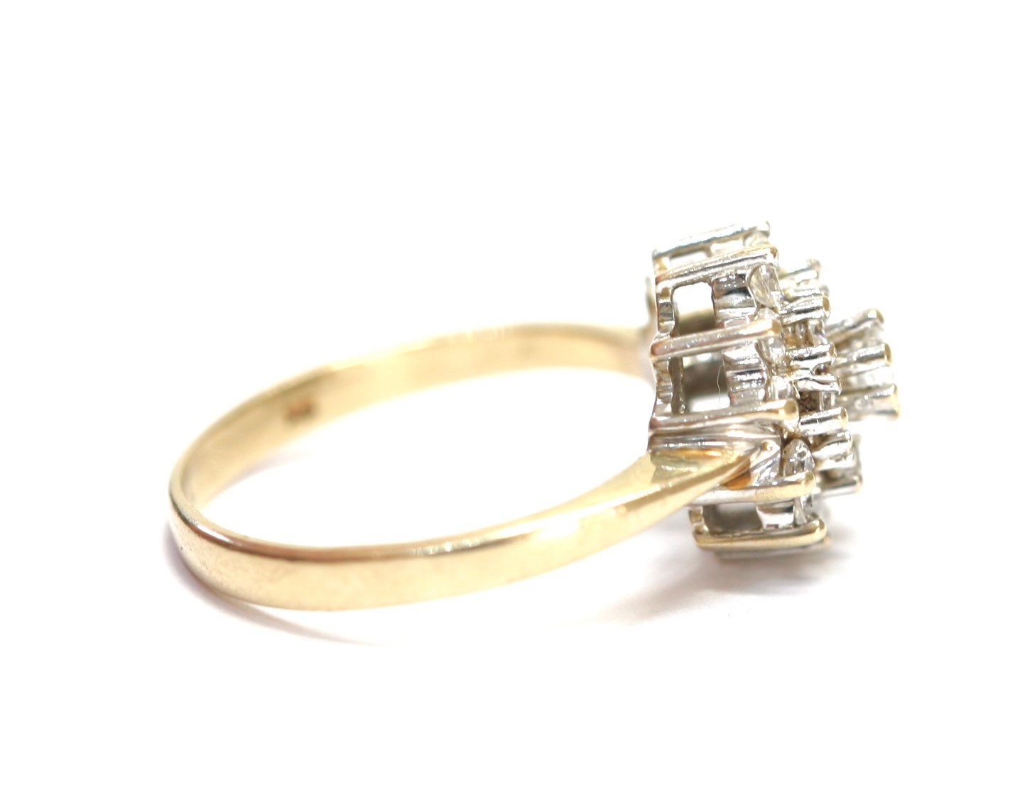 Stunning sparkling vintage 9ct yellow gold Cubic Zirconia cluster ring ...