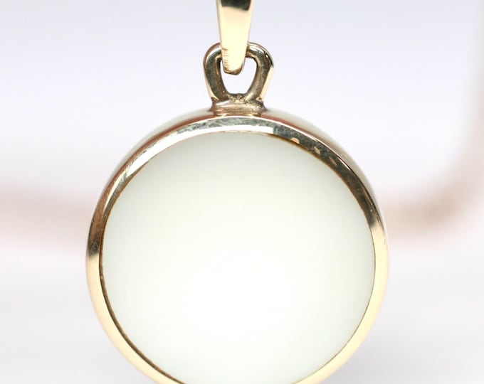 David Scott Walker - 9ct gold Onyx & Mother of Pearl pendant - Sheffield 1986