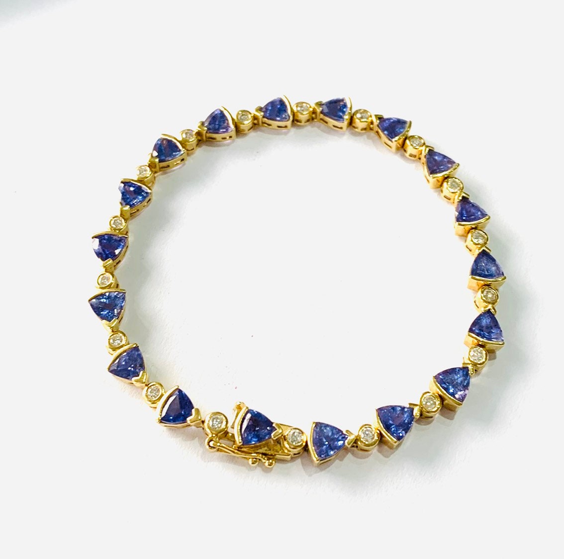 Fabulous 18ct yellow gold Tanzanite and Diamond tennis bracelet fully