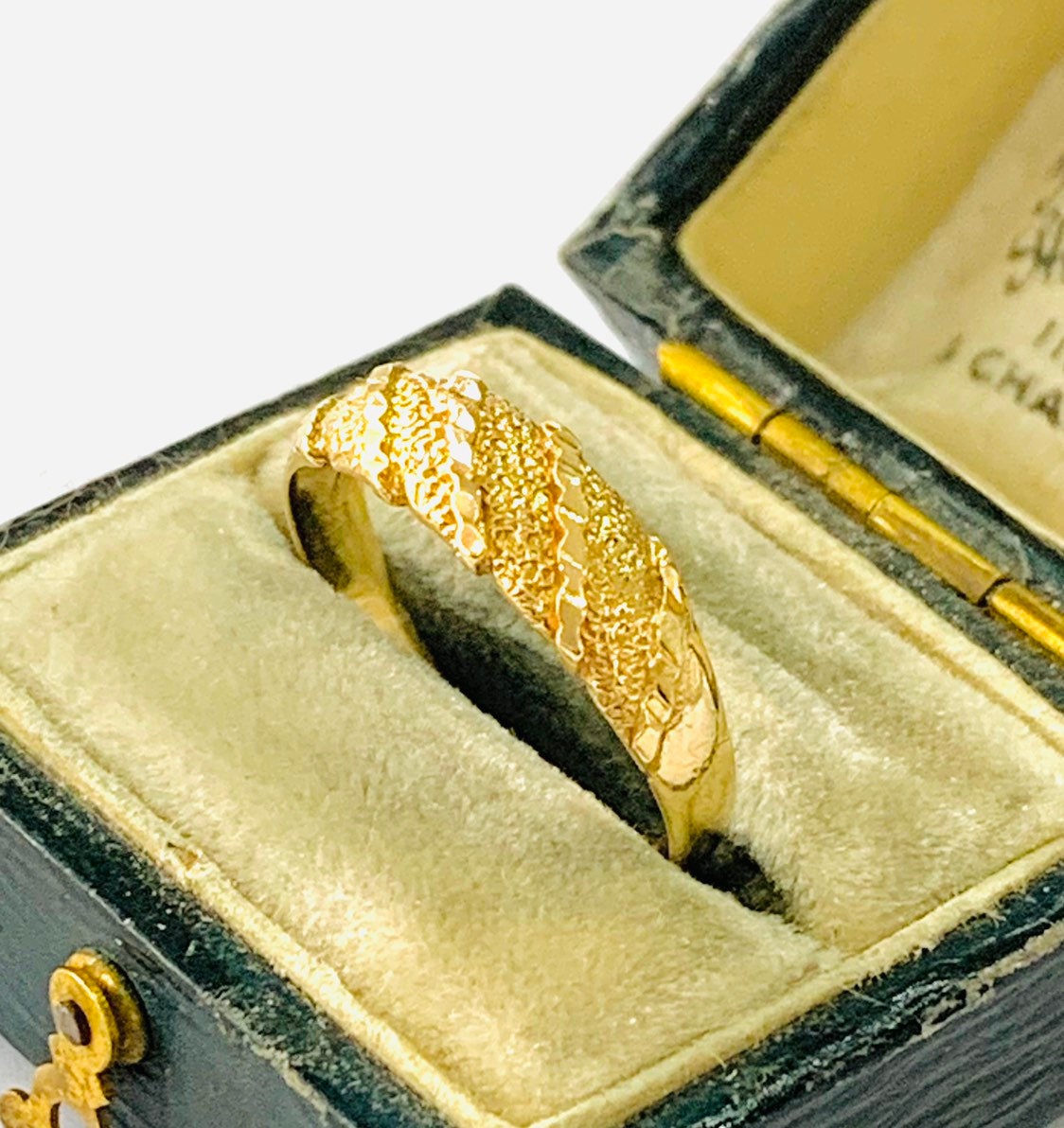 Men's 10k Yellow Gold Lion Head Ring - Textured Band, Diamond-Cut Detail (Size 7.75)
