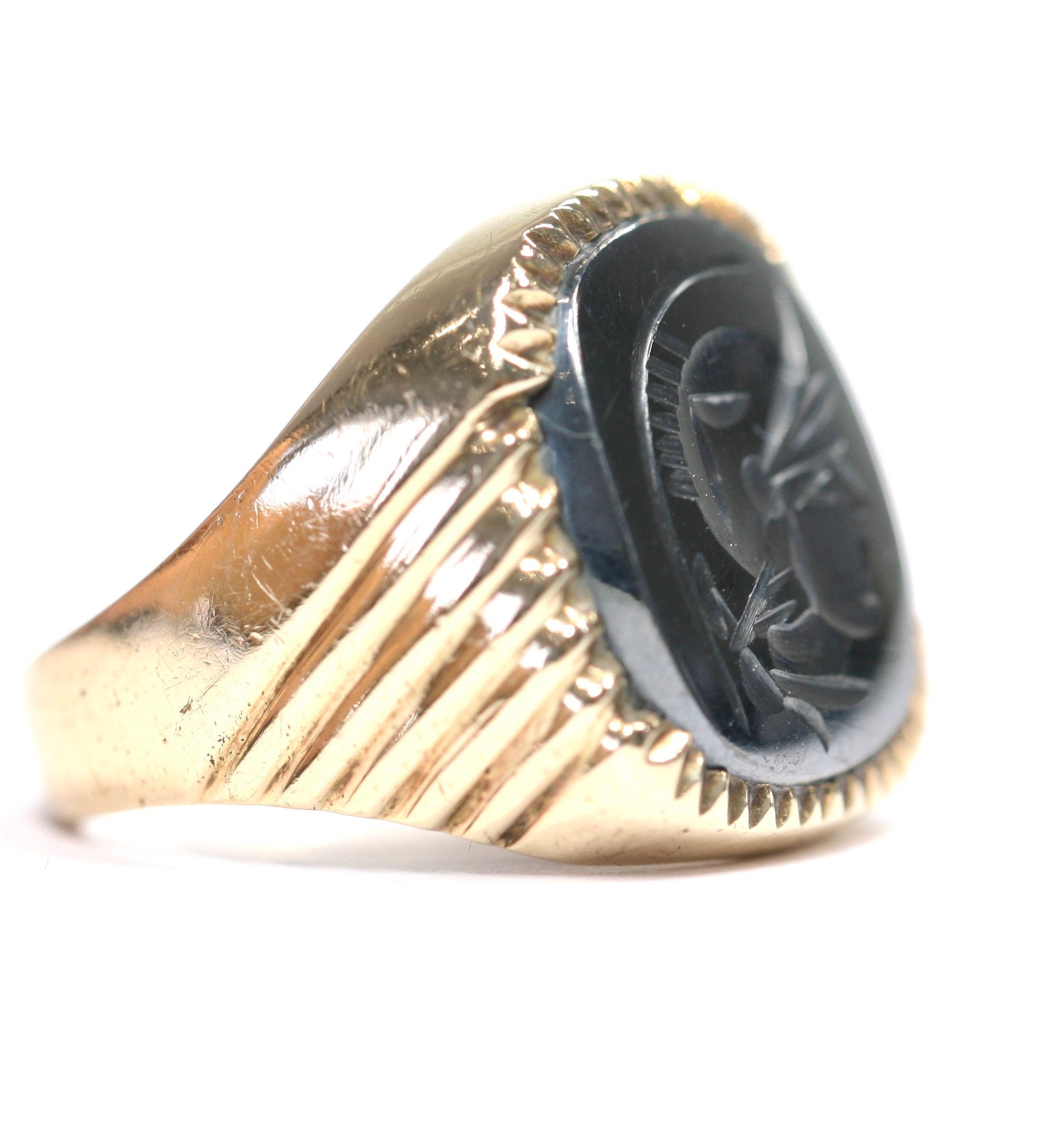 Man ring - Superb heavy vintage 9ct yellow gold carved Hematite ...