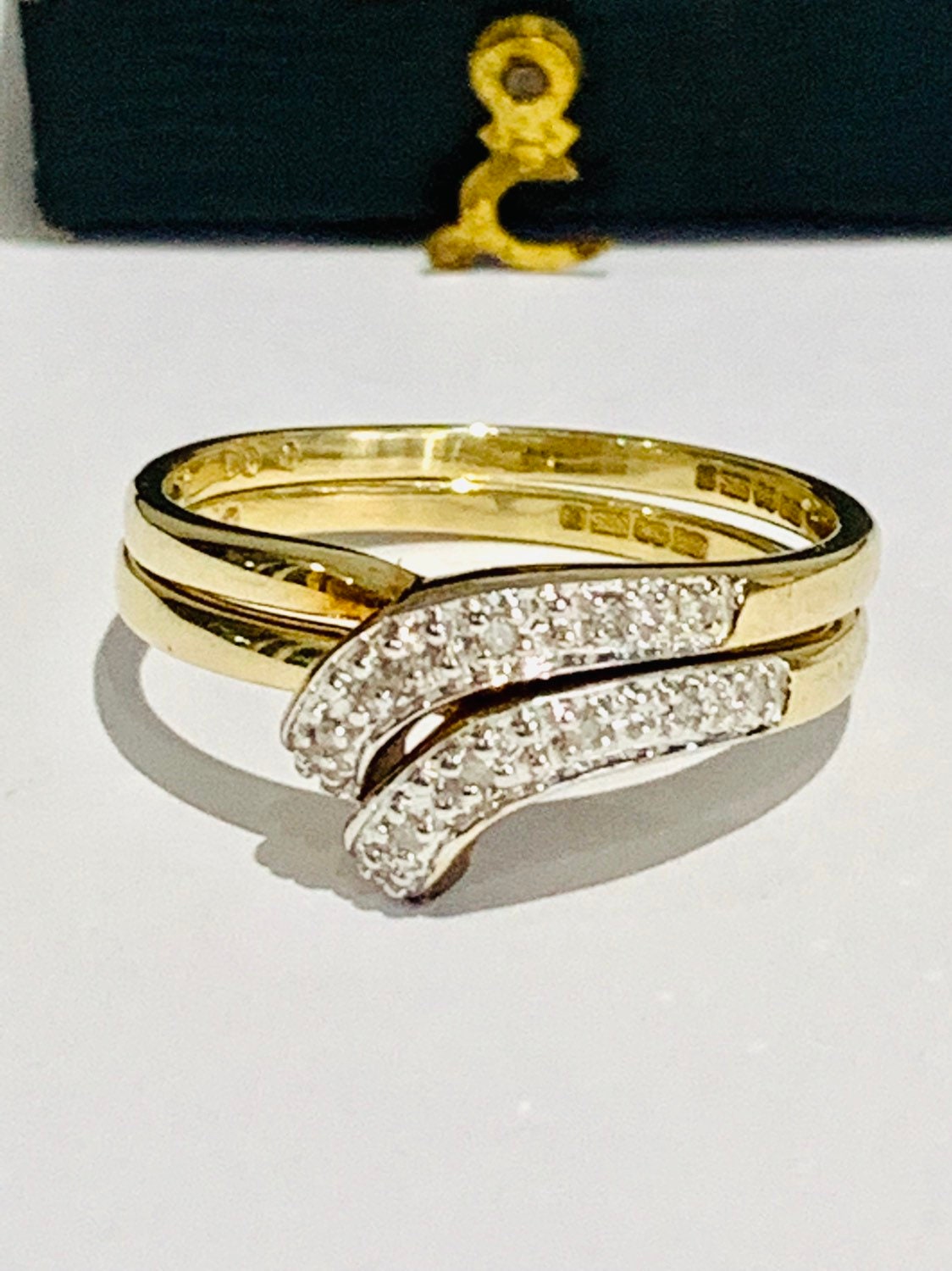 Stunning sparkling vintage 9ct gold Diamond stacking rings - fully