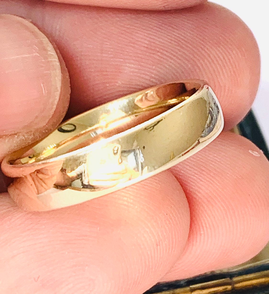 Superb vintage 9ct yellow gold Men's wedding ring fully hallmarked