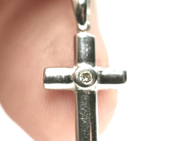 Vintage 18 inch 9ct white gold Diamond cross pendant necklace - fully hallmarked