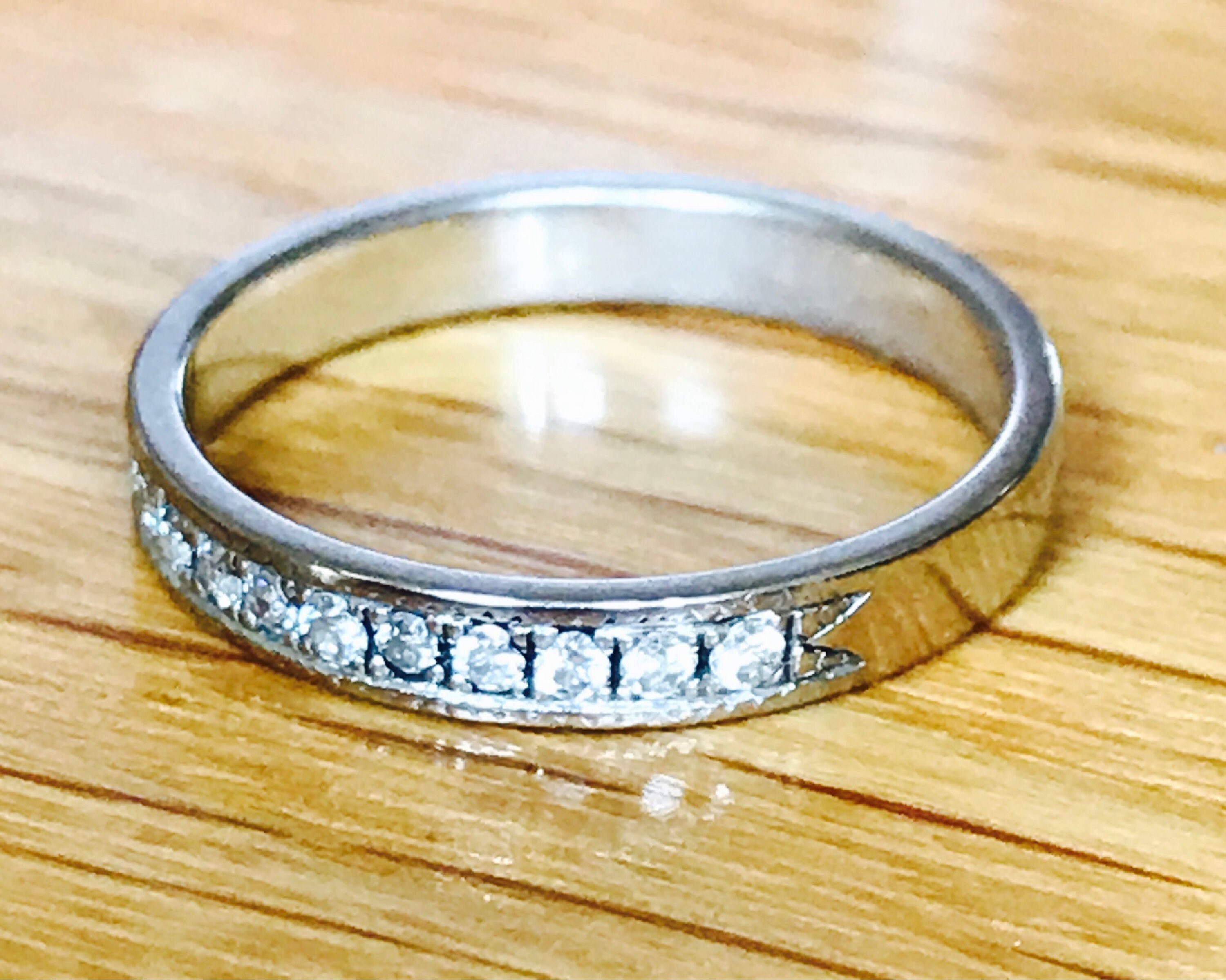 Beautiful dainty 18ct white gold Diamond wedding / engagement