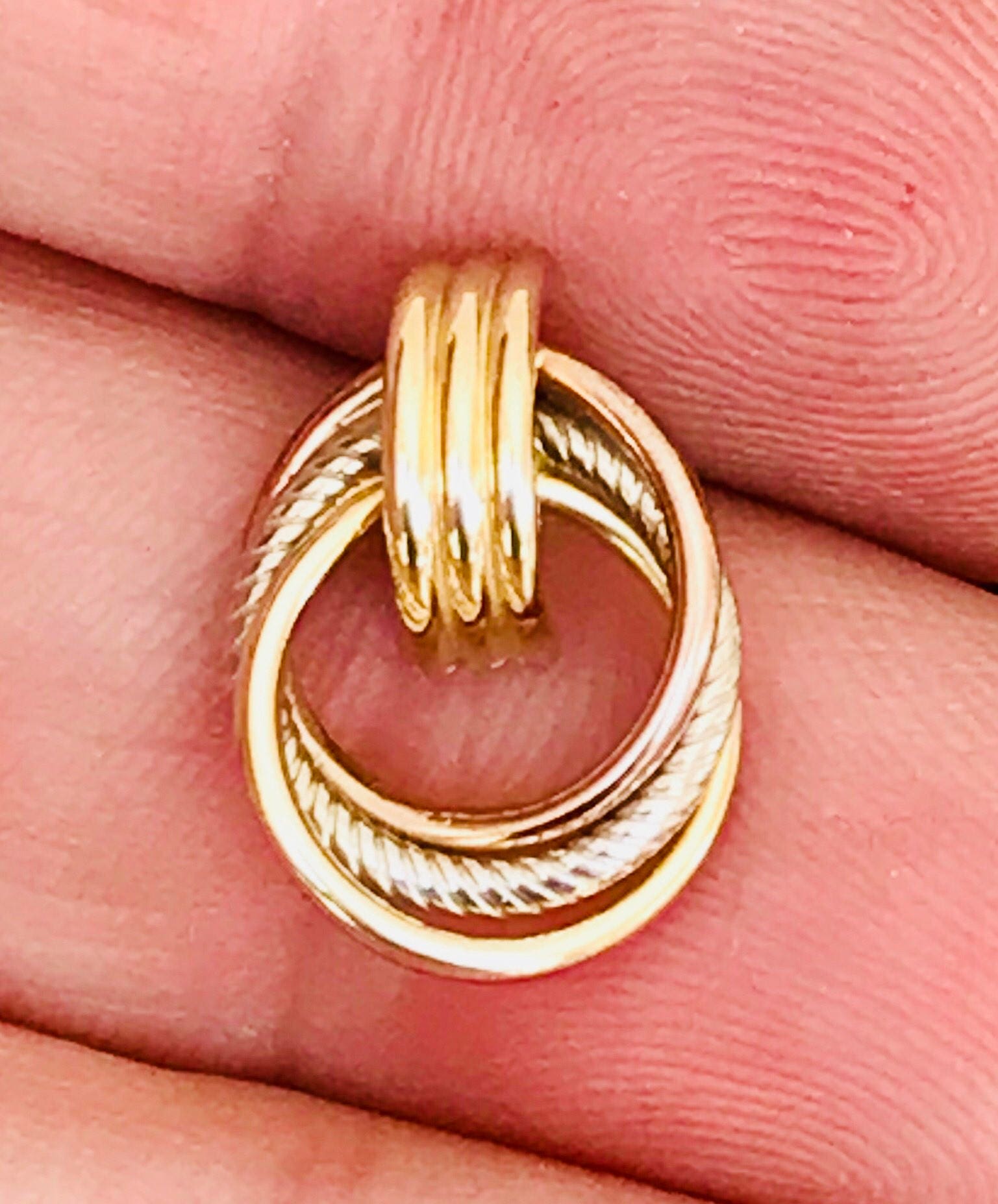 Stunning vintage 9ct three colour gold stud earrings on perfect condition