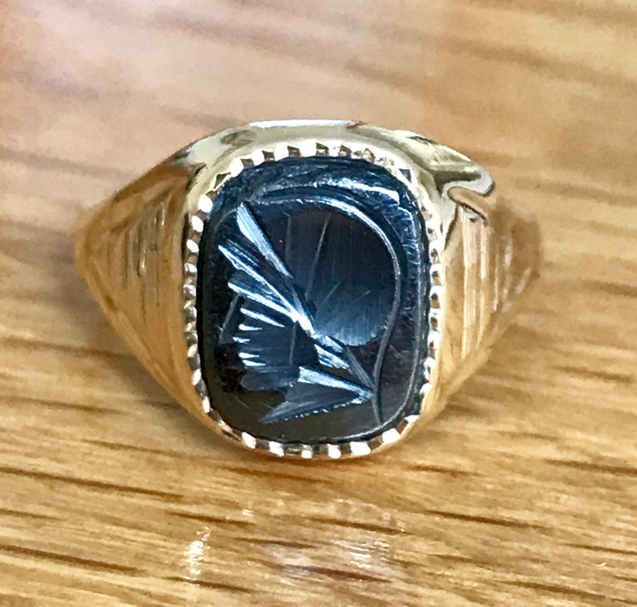 Superb 9ct gold Roman Centurion ring London 1972