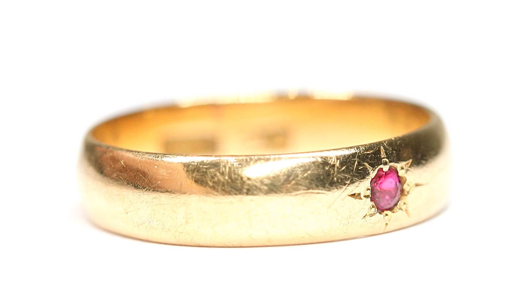 Stunning antique 22ct wedding ring with star set ruby - size R or US 8 1/2