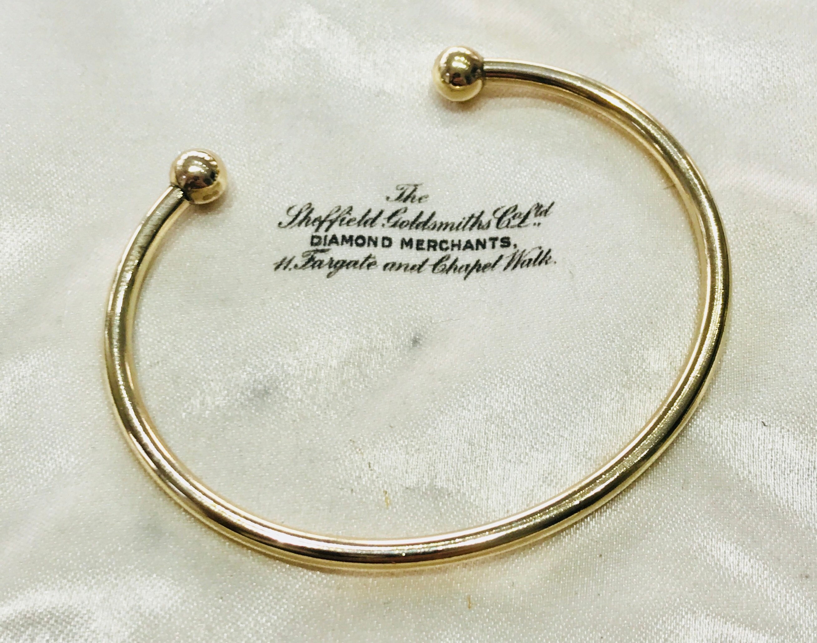 Stunning vintage solid 9ct yellow gold slave bangle fully hallmarked