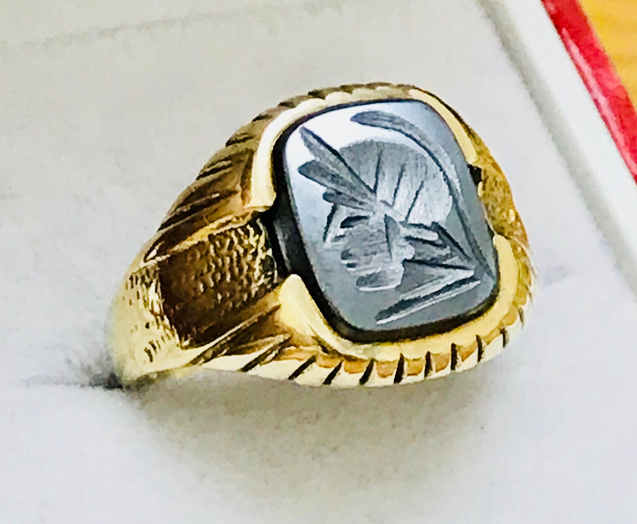 Superb vintage 9ct yellow gold Men's hematite Roman Centurion