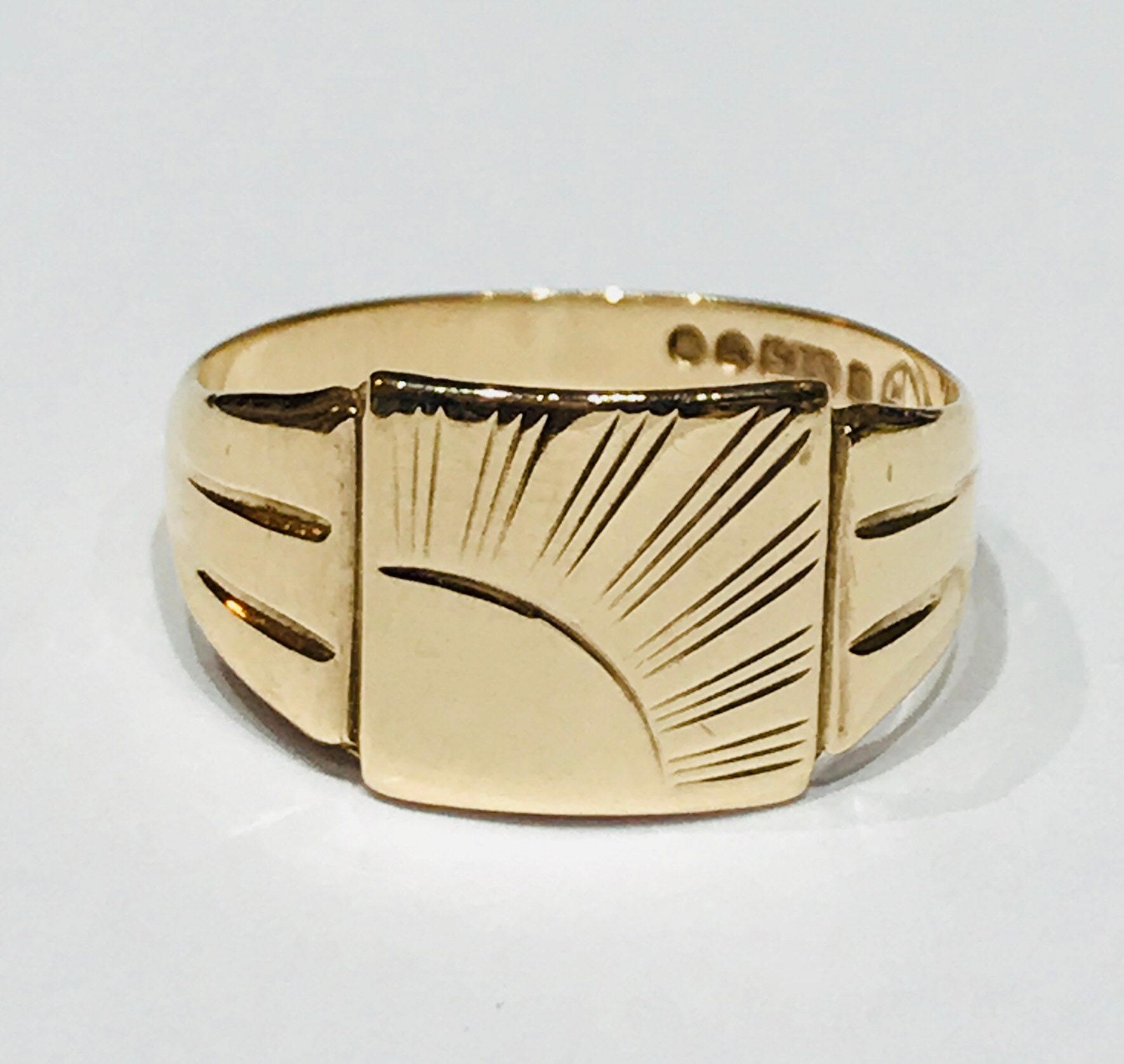 Vintage 9ct yellow gold Men's / pinky ring hallmarked London 1972