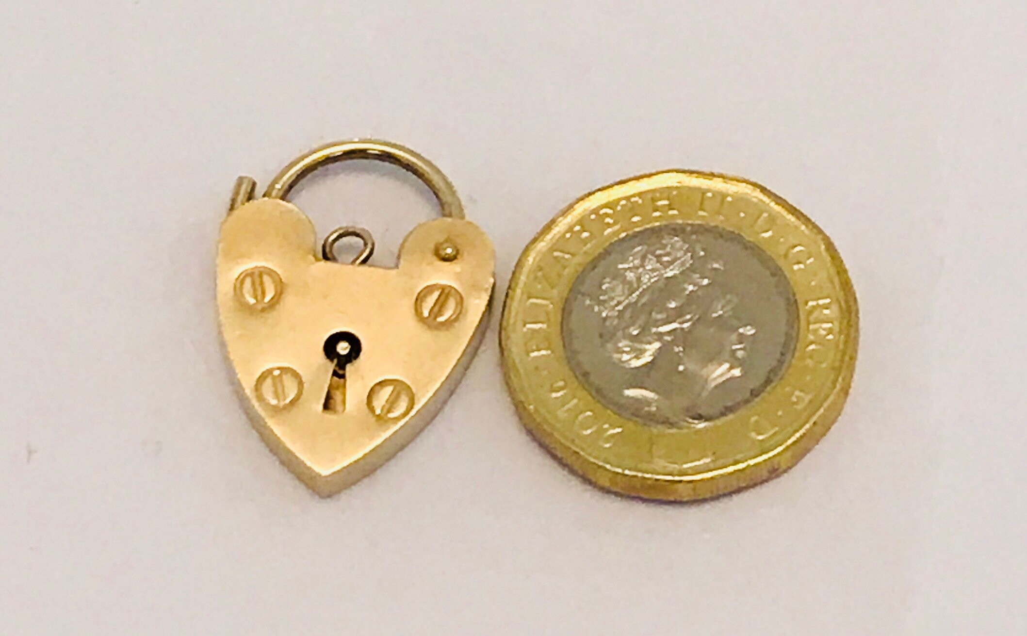 Stunning very large vintage 9ct gold Padlock for charm bracelet