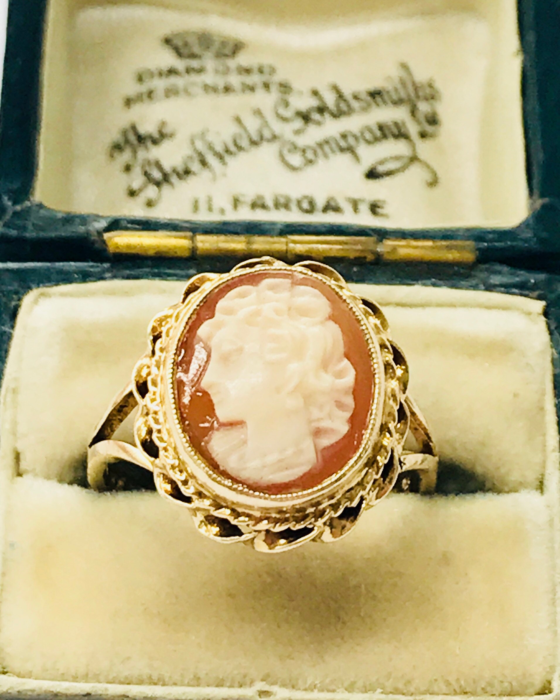 Superb vintage 9ct gold Cameo ring