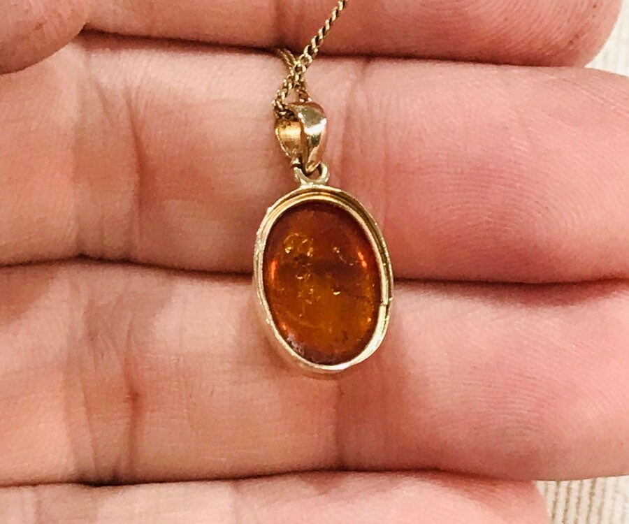 Vintage 9ct gold Amber pendant - fully hallmarked