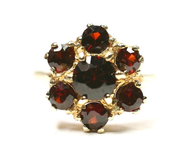 Vintage 9ct gold Garnet cluster ring - London 1971  - size M or US 6