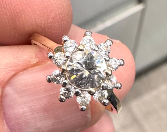 Sparkling vintage 9ct gold Cubic Zirconia flower head ring - fully hallmarked - size P 1/2 or US 7 3/4
