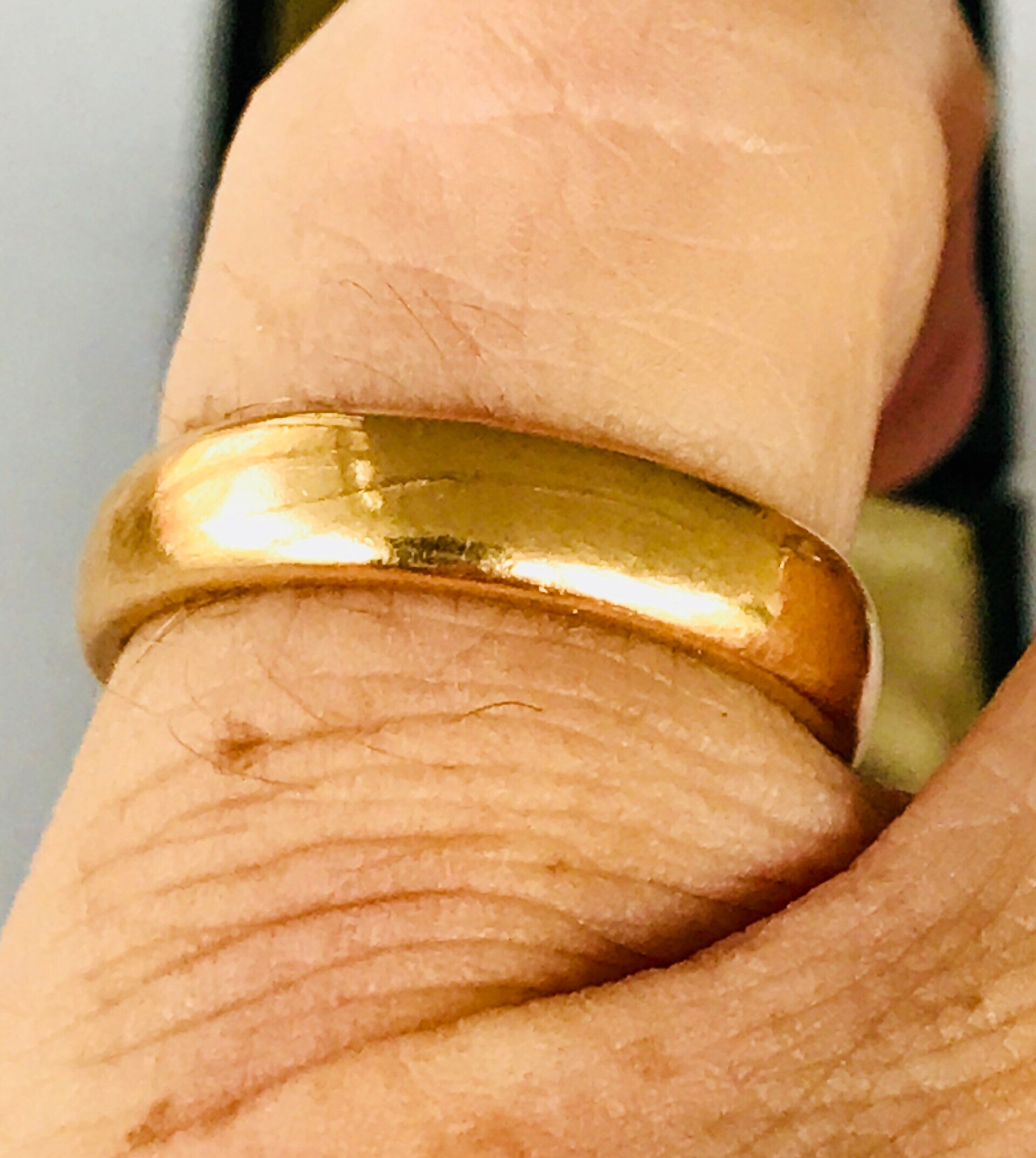 Stunning antique 22ct gold wedding ring - 8gms