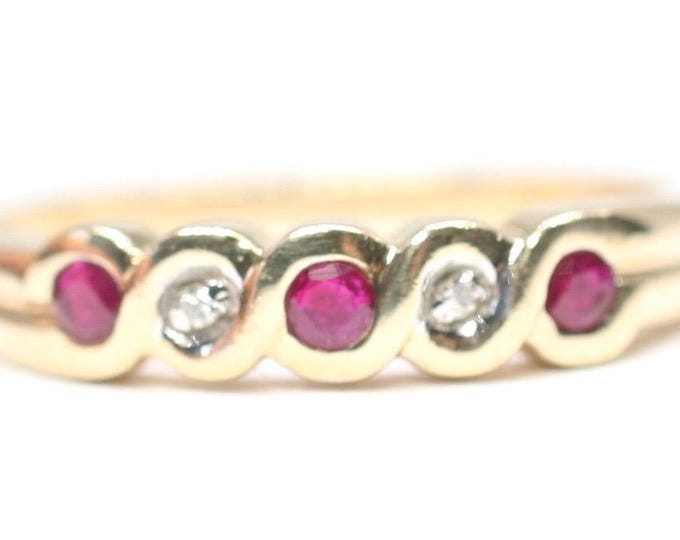 Vintage 9ct gold Ruby & Diamond ring - fully hallmarked - size P or US 7 1/2