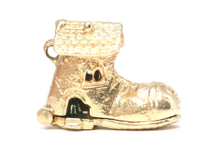 Vintage 9ct gold Old woman who lived in a shoe charm - fully hallmarked