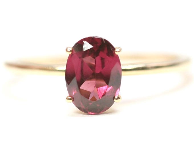 Stunning vintage 9ct gold Garnet ring - fully hallmarked - size L 1/2 or US 5 3/4