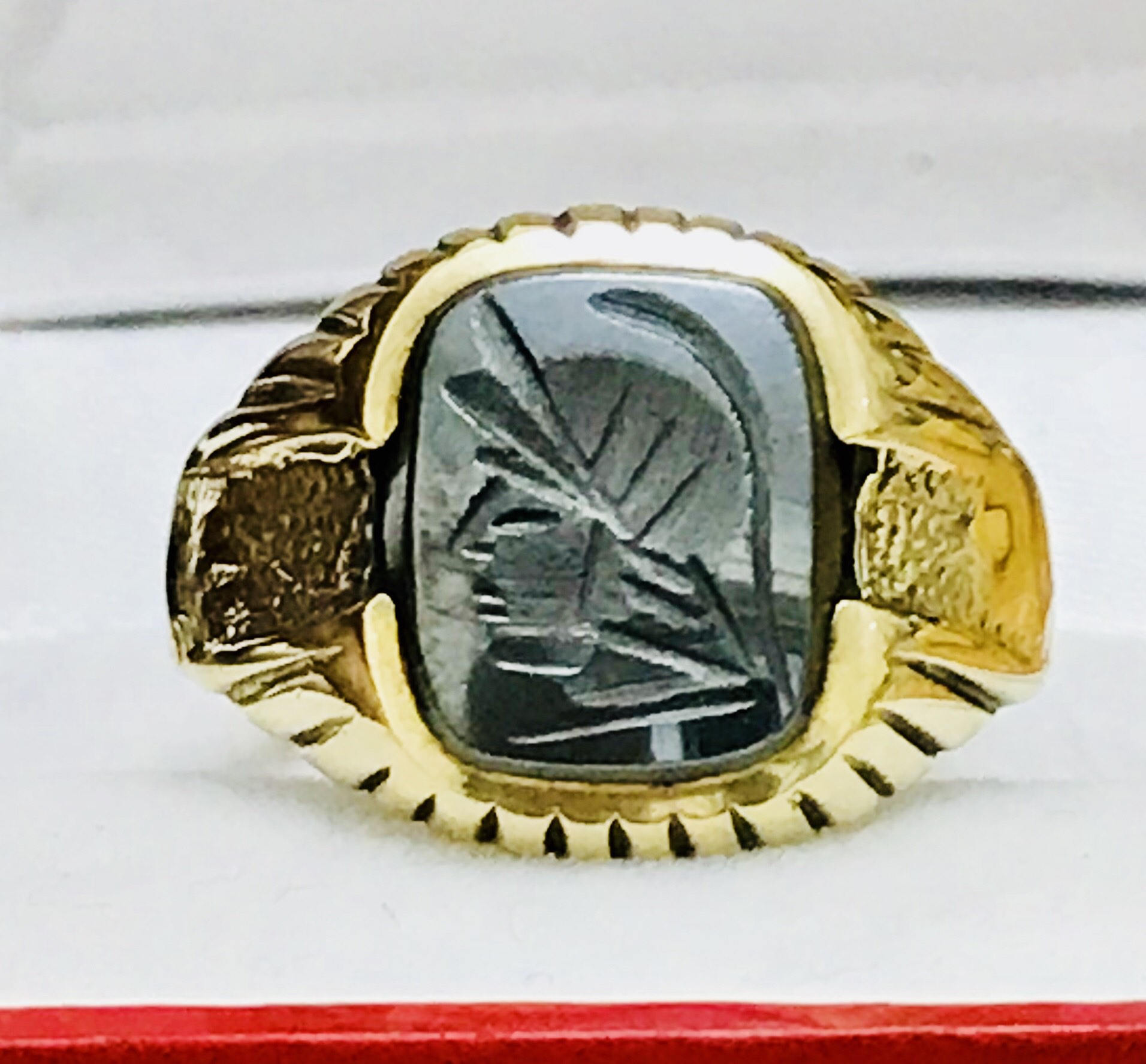 Superb vintage 9ct yellow gold Men's hematite Roman Centurion signet