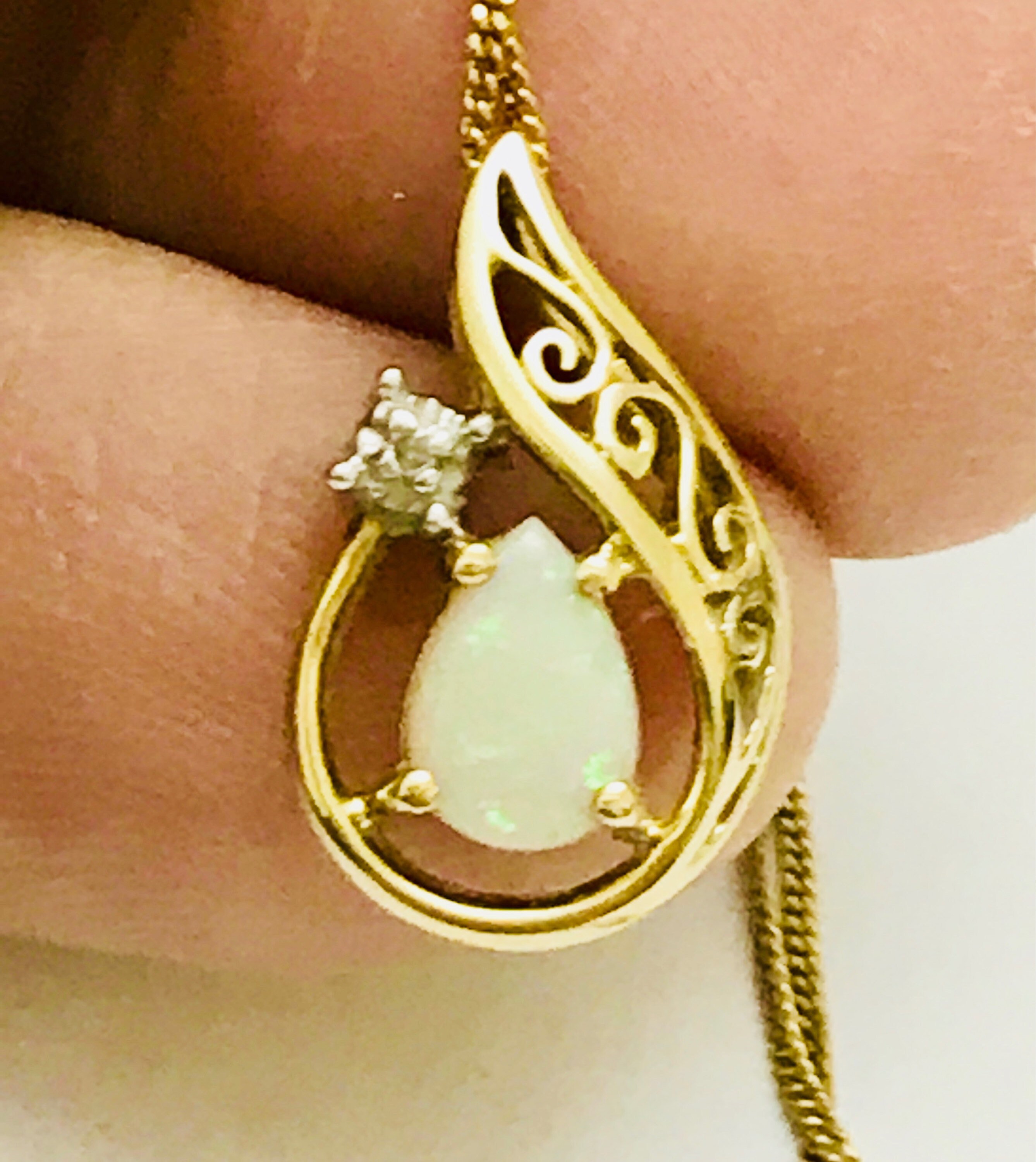 Super vintage 9ct gold Opal & Diamond necklace - fully hallmarked