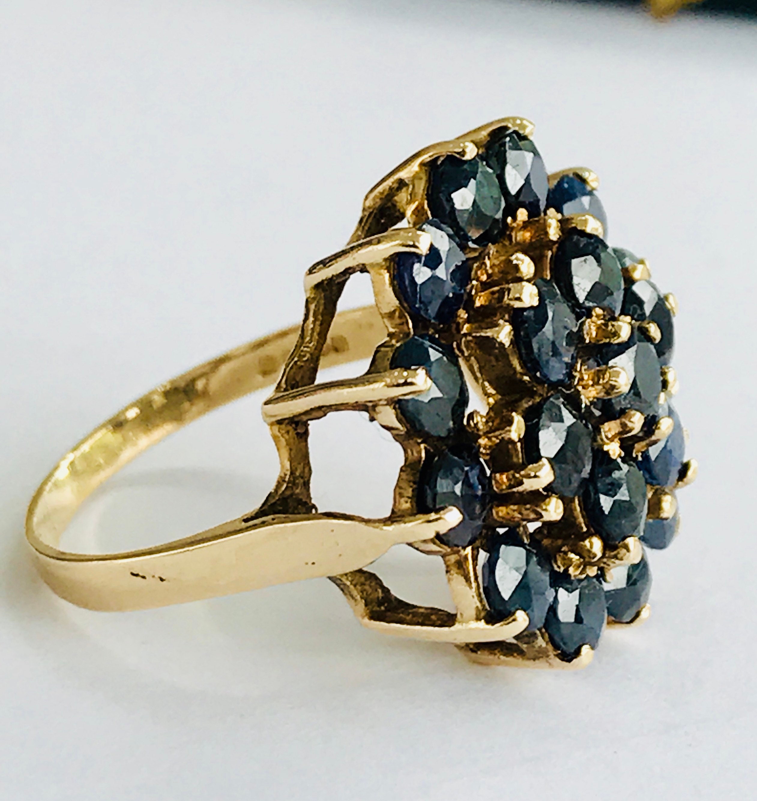 Superb large vintage 9ct gold Sapphire statement ring hallmarked