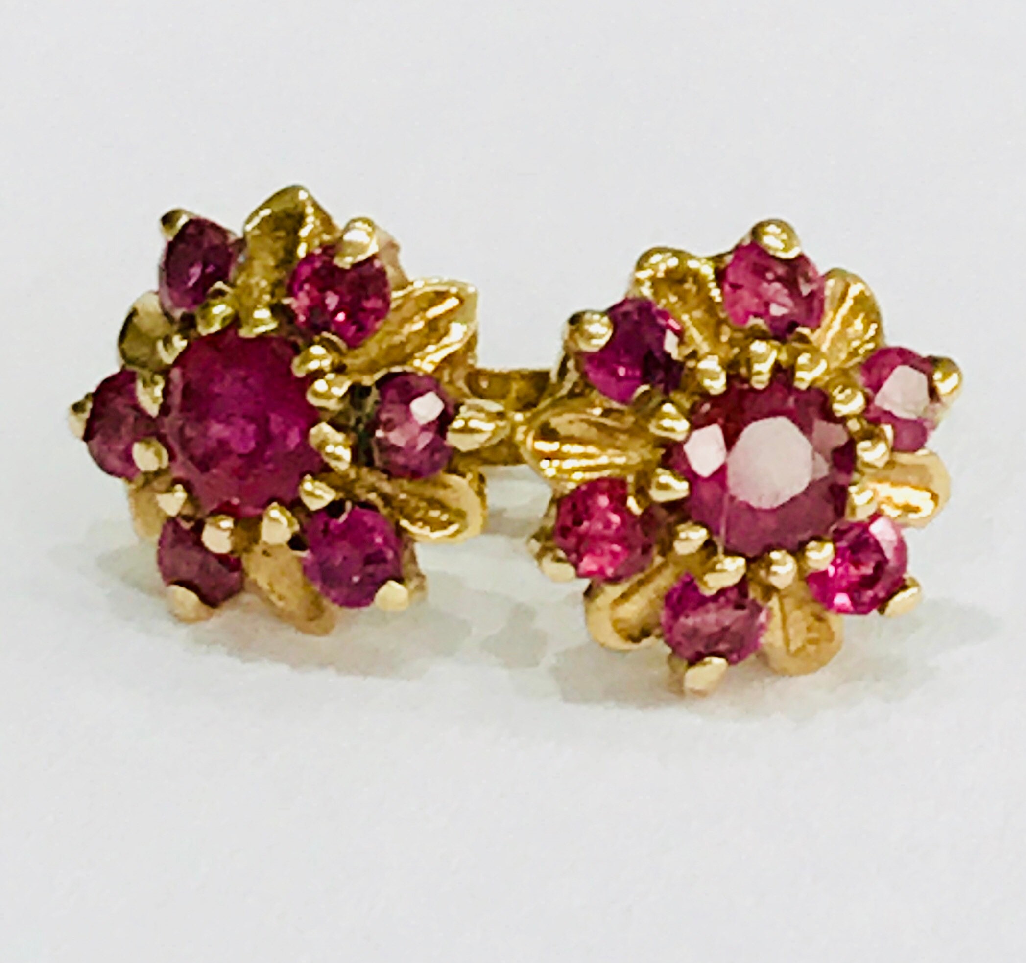 Fabulous vintage 9ct yellow gold natural Ruby stud earrings