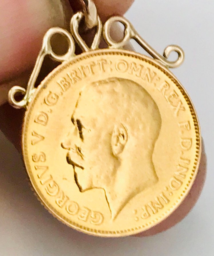Half sovereign pendant Clearance