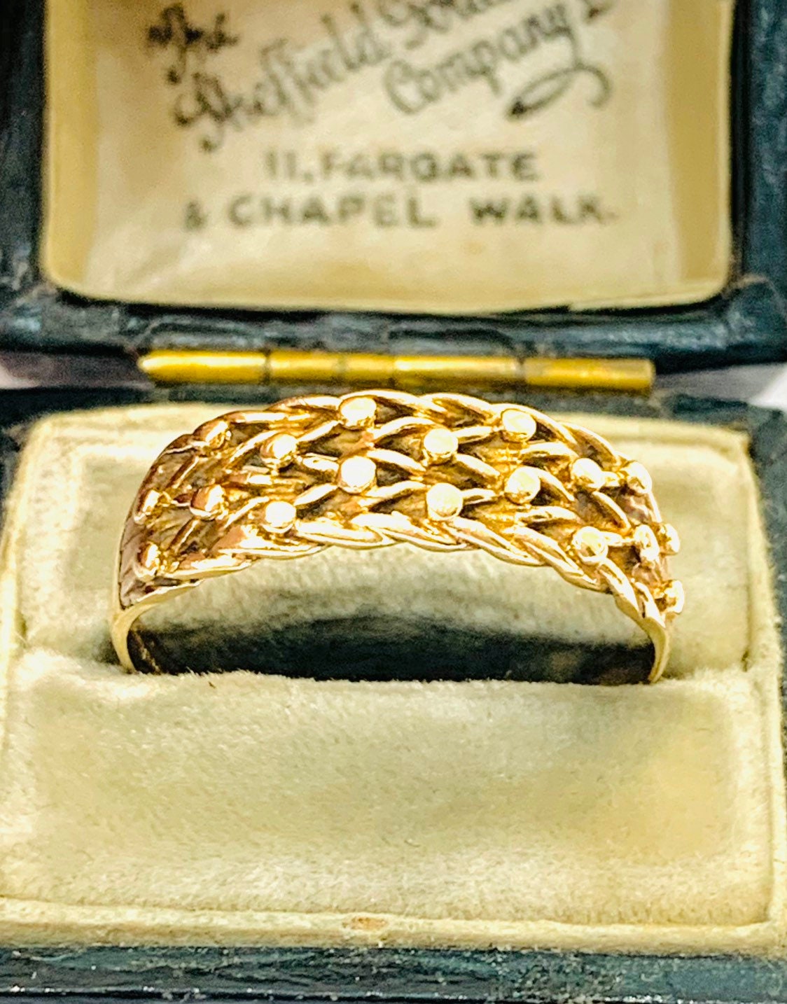 Vintage 9ct yellow gold Keeper ring fully hallmarked size T 9 1/2