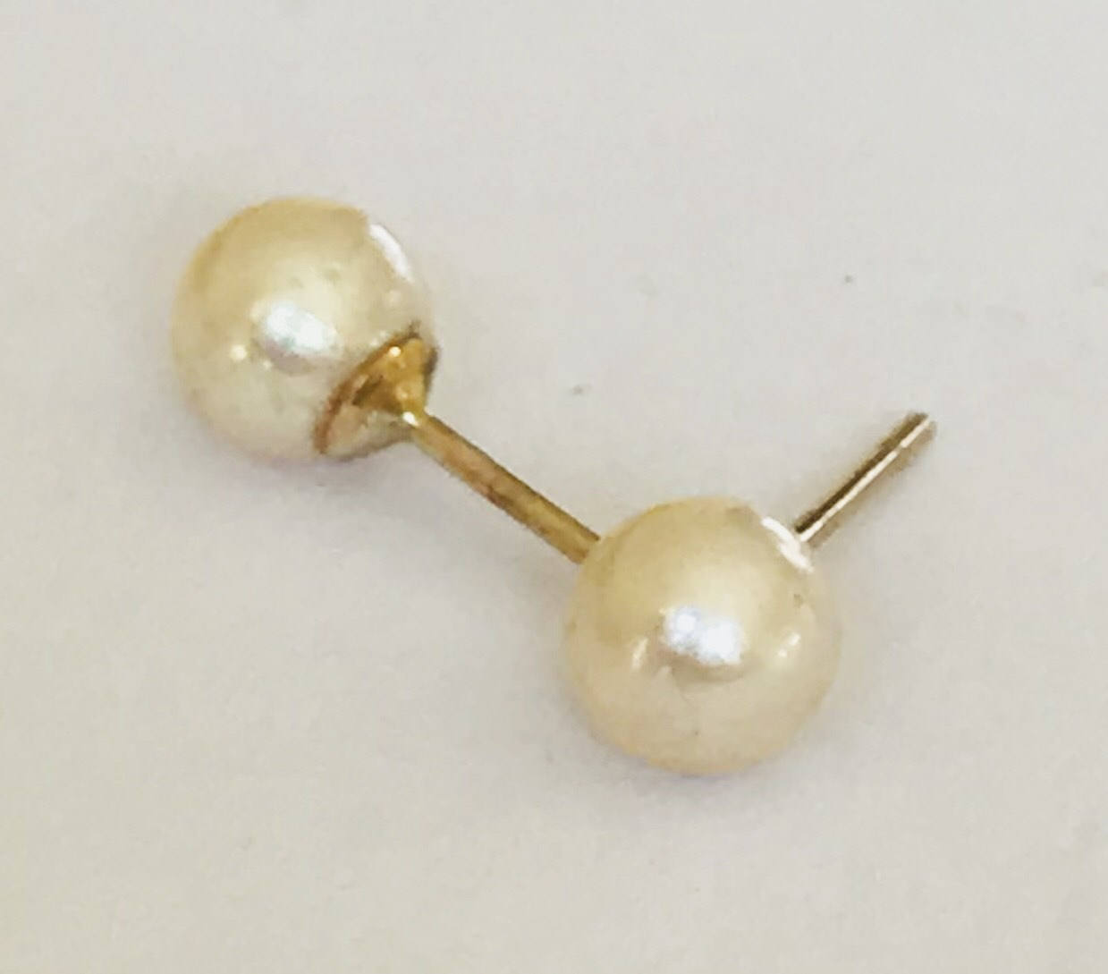 Stunning vintage 9ct yellow gold cultured Pearl stud earrings