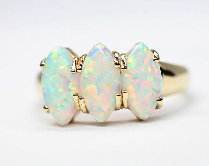 9ct gold Opal ring - fully hallmarked - size P or US 7 1/2