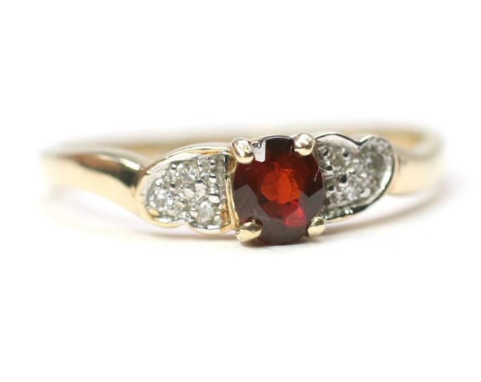 Vintage 9ct gold Garnet and Diamond ring - fully hallmarked - size Q or US 8