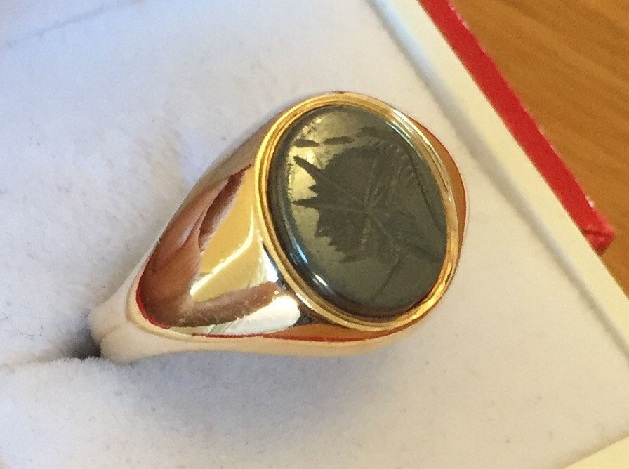 Men's heavy vintage 9ct gold Roman Centurion ring 5.8gms