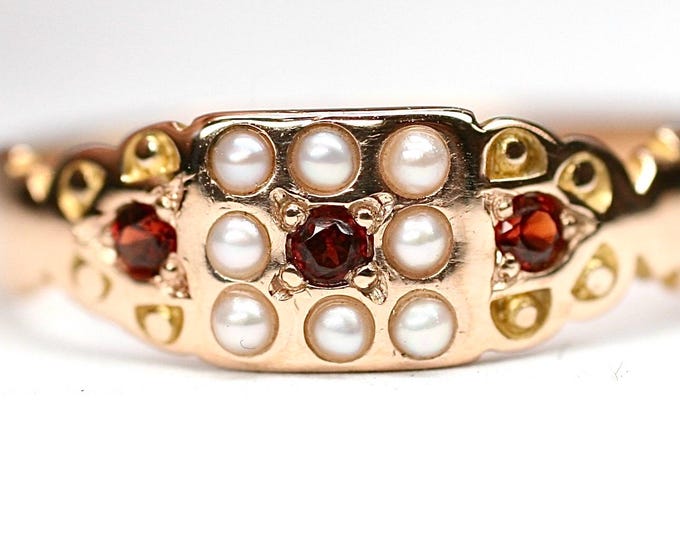 Victorian 15ct gold Garnet & Pearl ring - hallmarked Birmingham 1898 - size O 1/2 or US 7