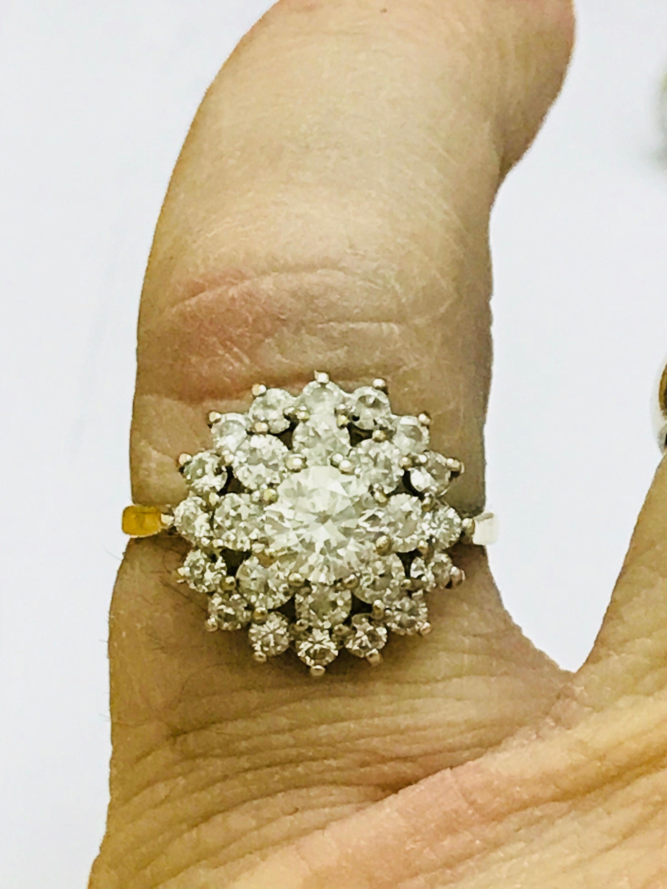 Sparkling vintage 9ct gold Cubic Zirconia cluster ring Birmingham 1988