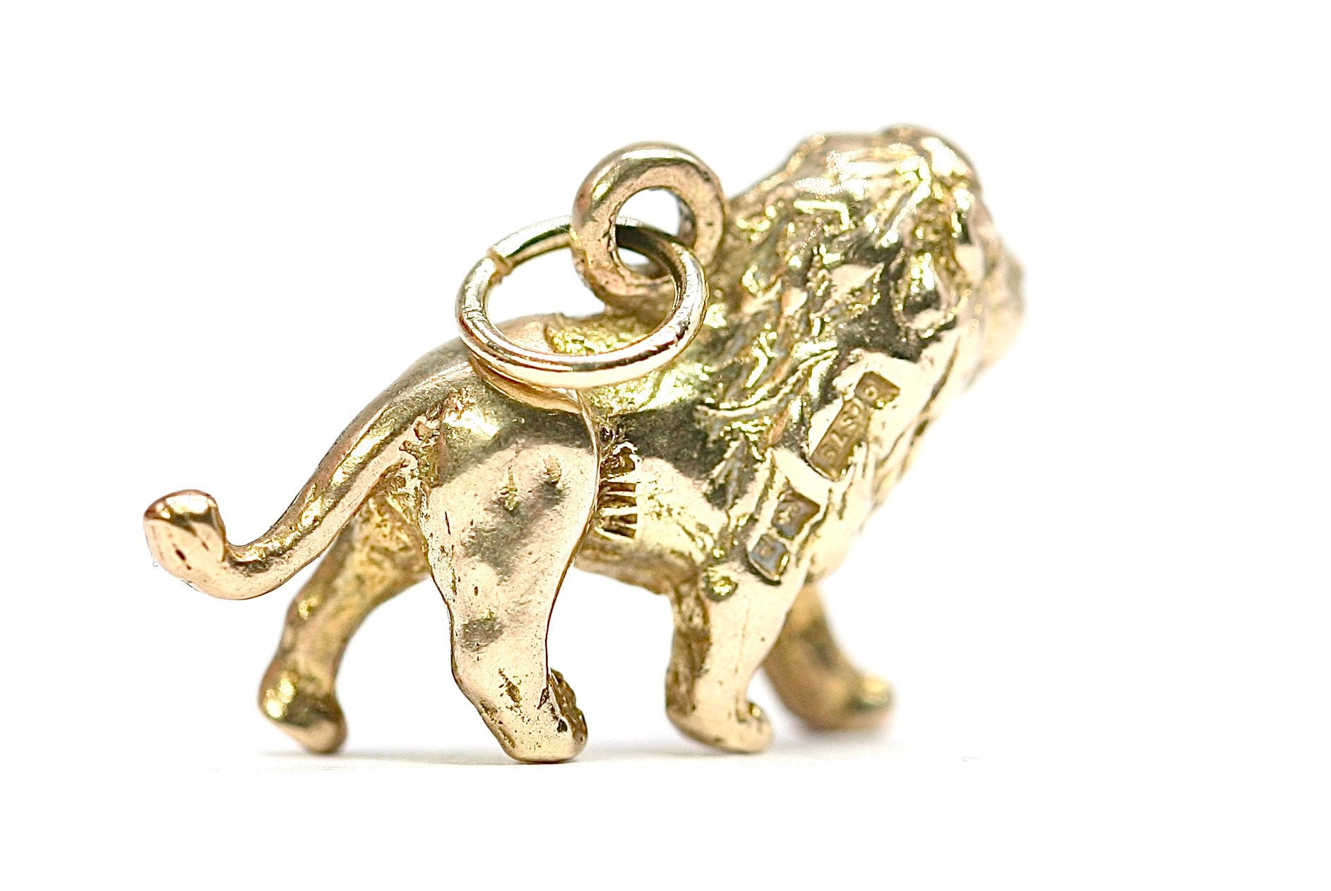 Superb vintage 9ct yellow gold Lion charm hallmarked Birmingham 1964